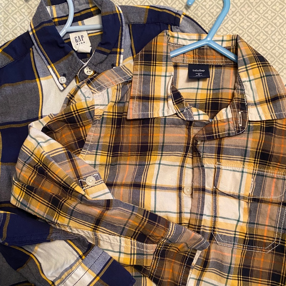 Bundle of 2 GAP long sleeved button downs (Sz 4T)